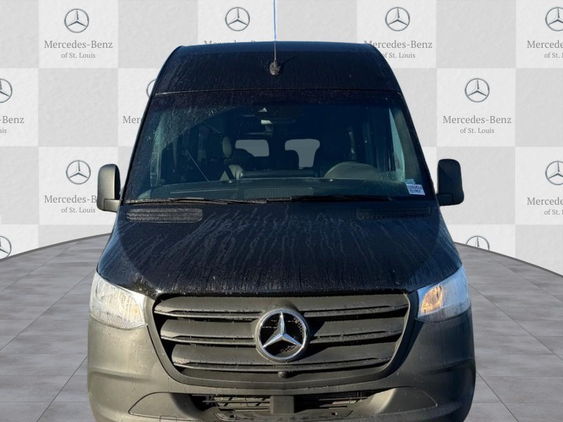 Mercedes-Benz Sprinter Passenger Van Vehicle Full-screen Gallery Image 6
