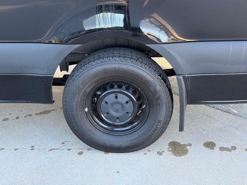 Mercedes-Benz Sprinter Passenger Van Vehicle Full-screen Gallery Image 8