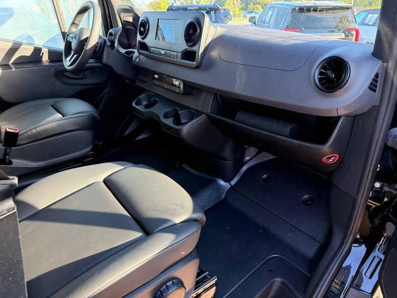 Mercedes-Benz Sprinter Passenger Van Vehicle Full-screen Gallery Image 11