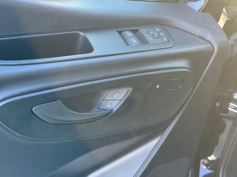 Mercedes-Benz Sprinter Passenger Van Vehicle Full-screen Gallery Image 13