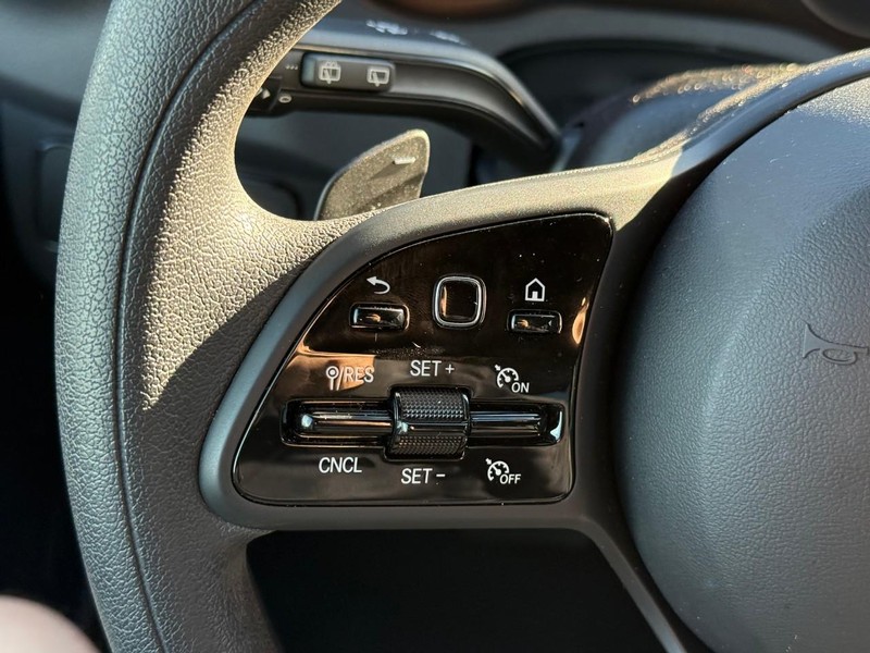 Mercedes-Benz Sprinter Passenger Van Vehicle Full-screen Gallery Image 15