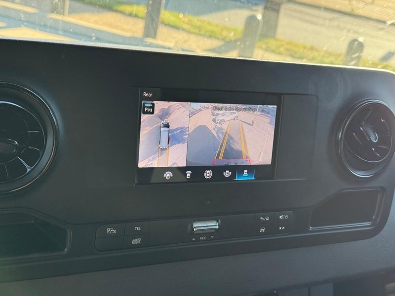 Mercedes-Benz Sprinter Passenger Van Vehicle Full-screen Gallery Image 18