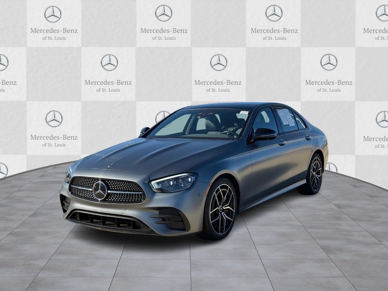 Mercedes-Benz E-Class Vehicle Full-screen Gallery Image 5