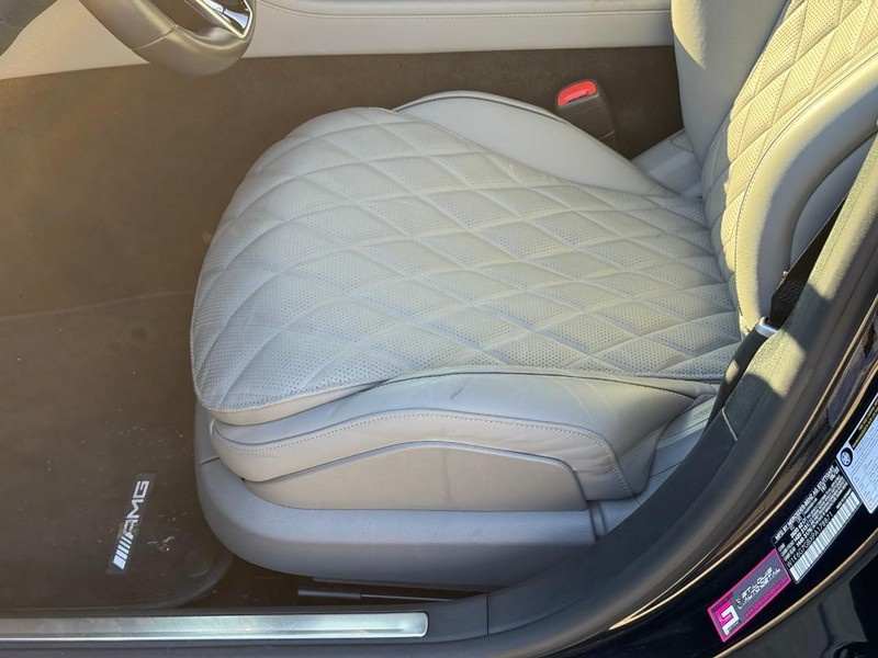 Mercedes-Benz S-Class Vehicle Full-screen Gallery Image 20