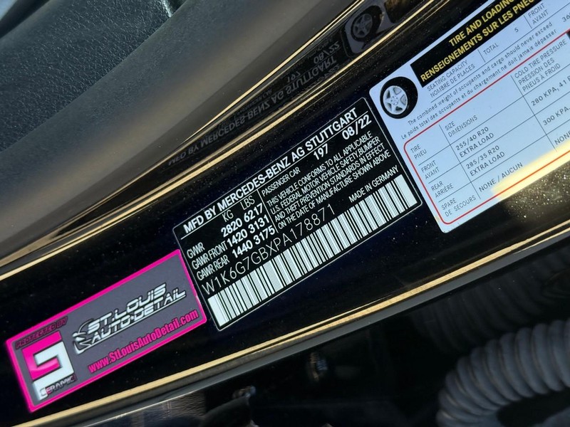 Mercedes-Benz S-Class Vehicle Full-screen Gallery Image 25