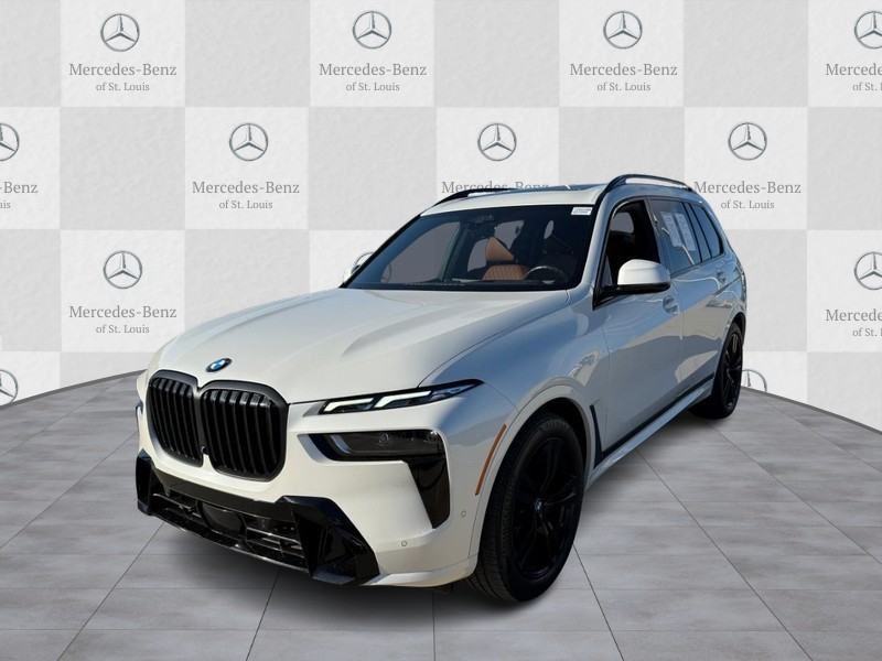BMW X7 Vehicle Full-screen Gallery Image 5