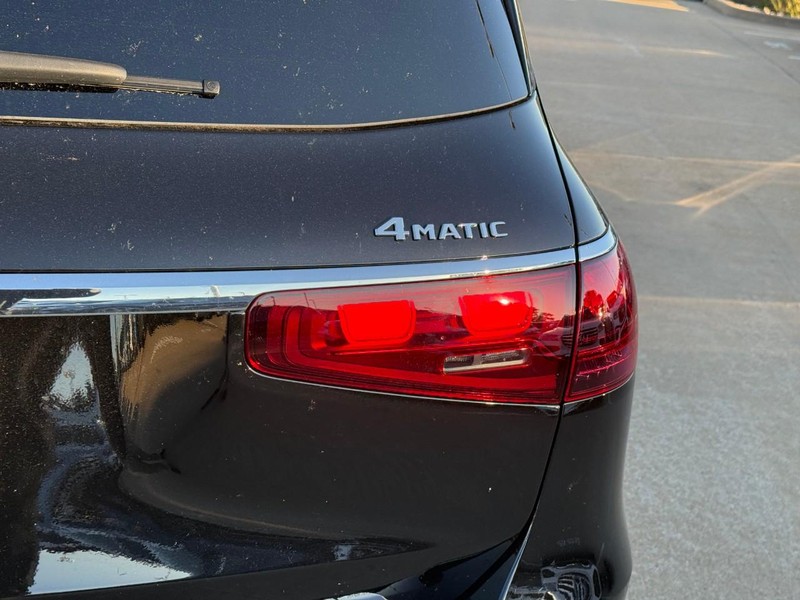 Mercedes-Benz GLS Vehicle Full-screen Gallery Image 5