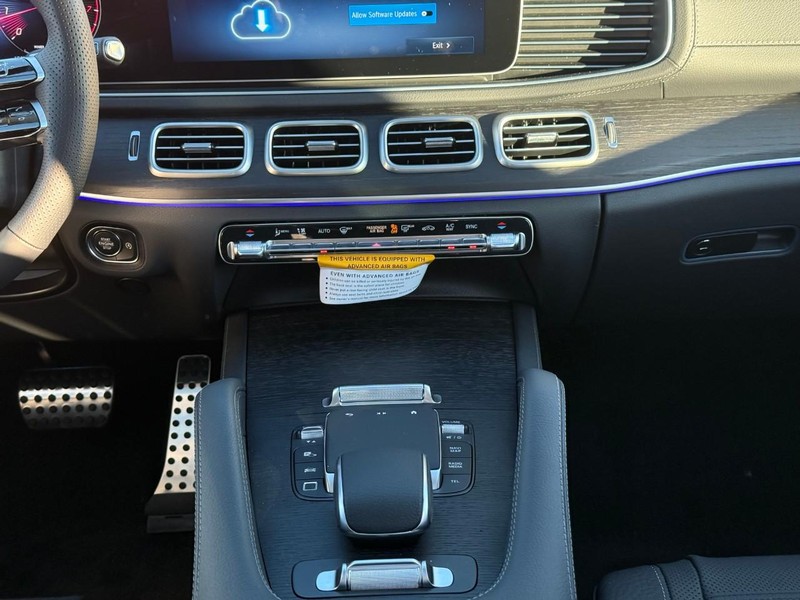 Mercedes-Benz GLS Vehicle Full-screen Gallery Image 10