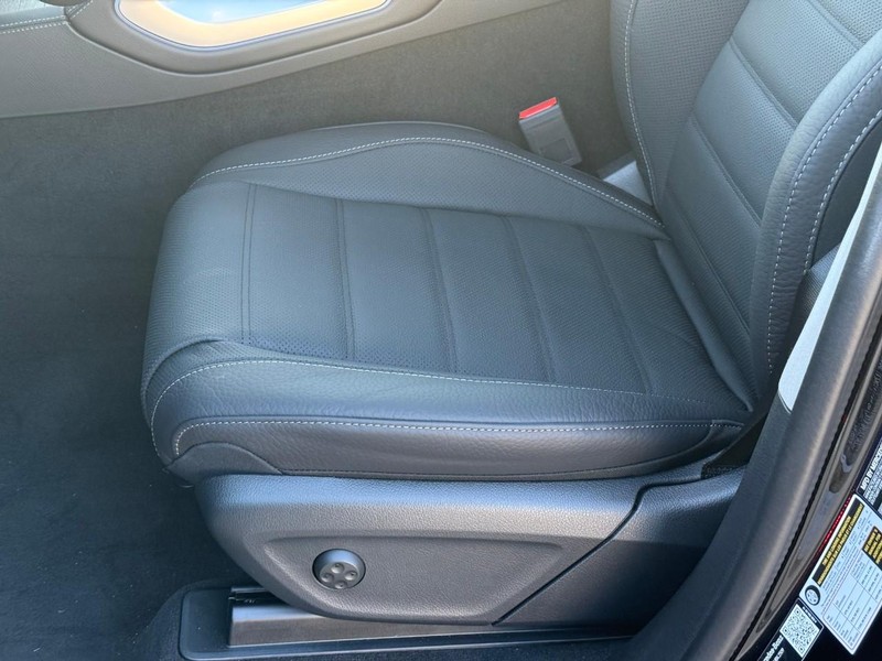 Mercedes-Benz GLS Vehicle Full-screen Gallery Image 13