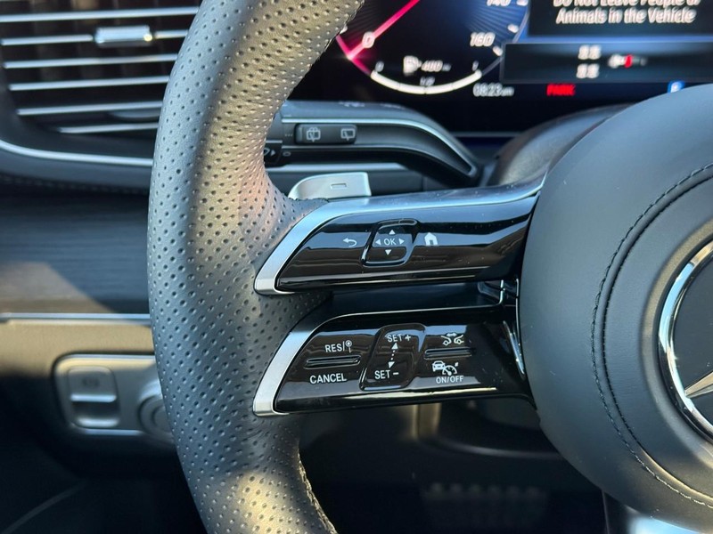 Mercedes-Benz GLS Vehicle Full-screen Gallery Image 14