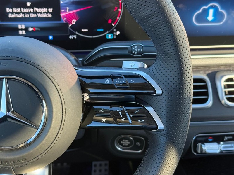 Mercedes-Benz GLS Vehicle Full-screen Gallery Image 15