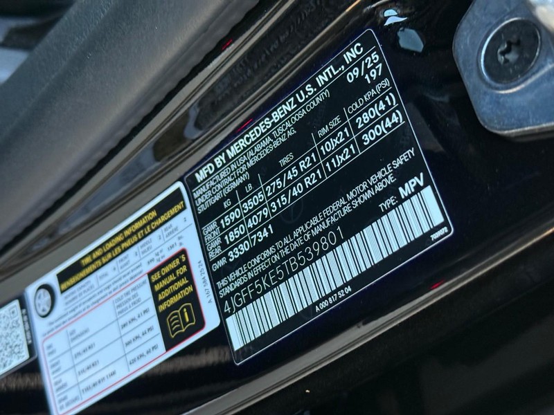 Mercedes-Benz GLS Vehicle Full-screen Gallery Image 18