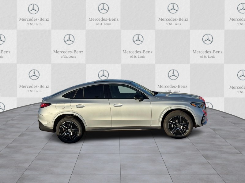 Mercedes-Benz GLC Vehicle Full-screen Gallery Image 2