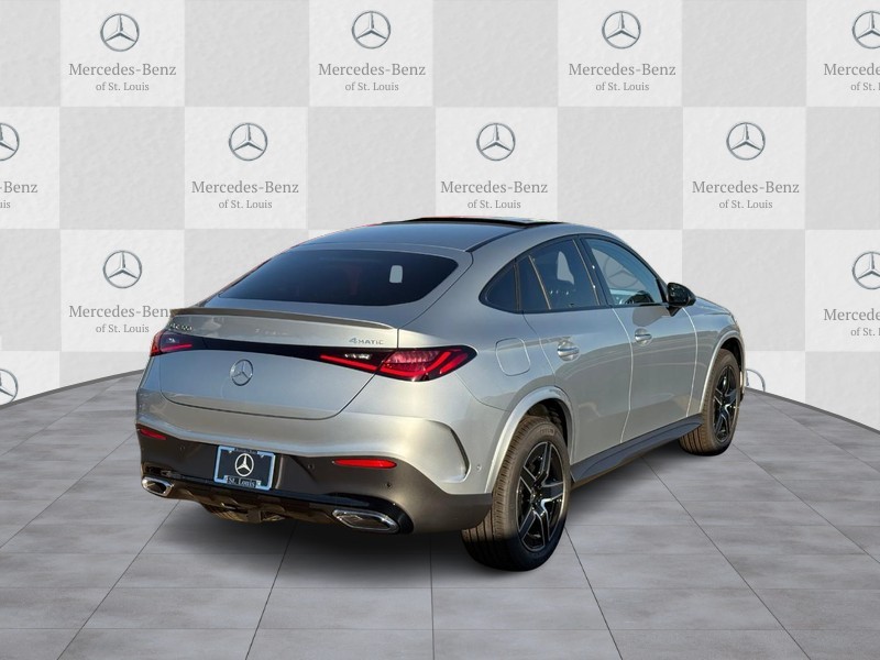 Mercedes-Benz GLC Vehicle Full-screen Gallery Image 3