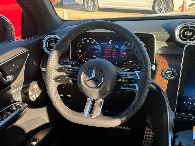 Mercedes-Benz GLC Vehicle Full-screen Gallery Image 9