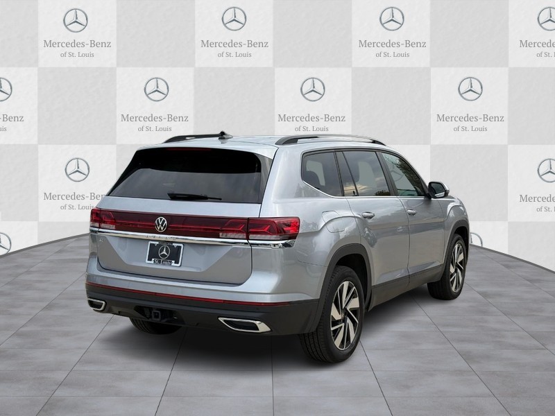 Volkswagen Atlas Vehicle Full-screen Gallery Image 3