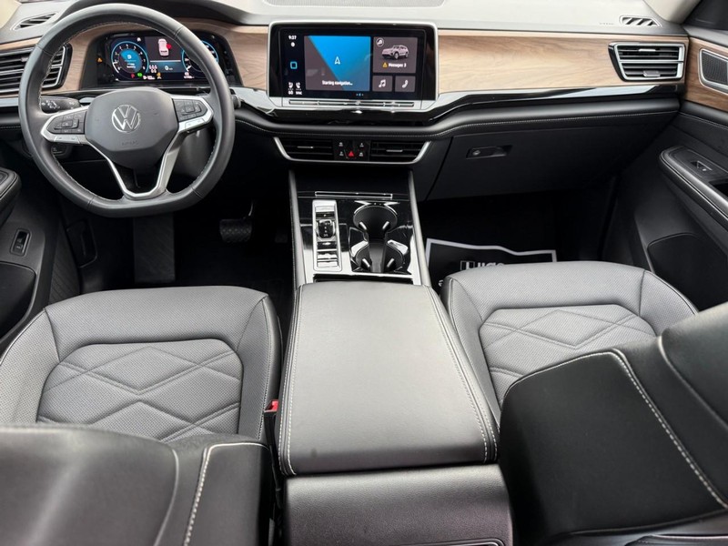 Volkswagen Atlas Vehicle Full-screen Gallery Image 11