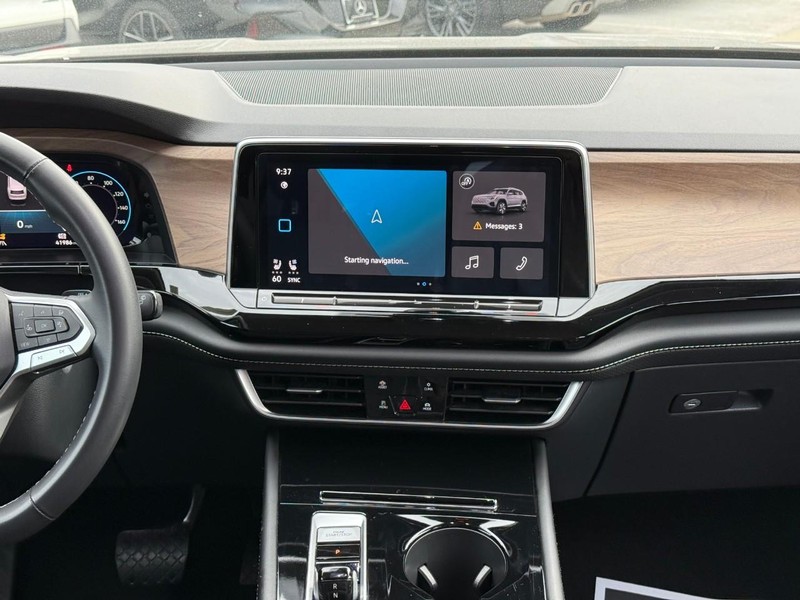 Volkswagen Atlas Vehicle Full-screen Gallery Image 13