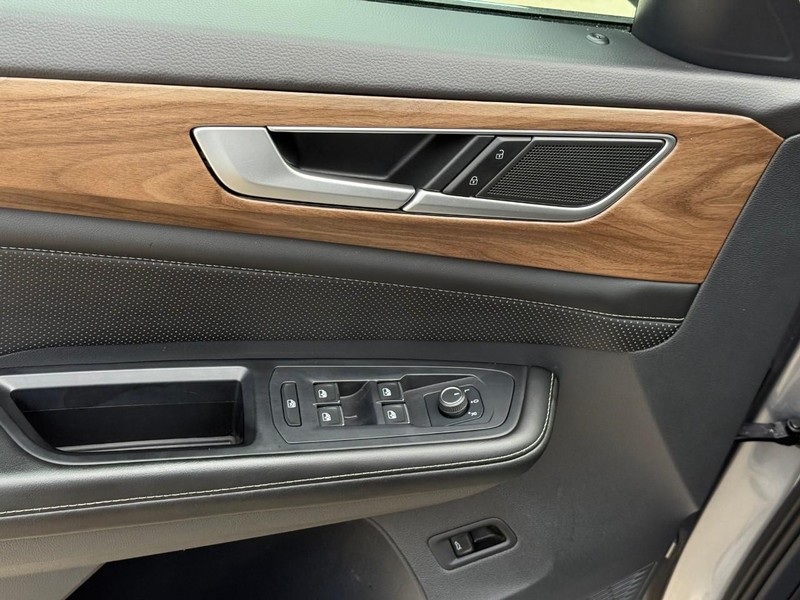 Volkswagen Atlas Vehicle Full-screen Gallery Image 15