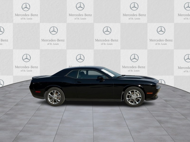 Dodge Challenger Vehicle Full-screen Gallery Image 2