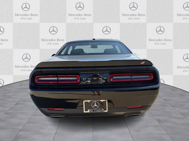 Dodge Challenger Vehicle Full-screen Gallery Image 7