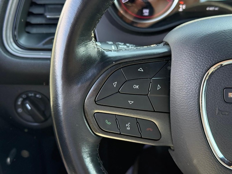 Dodge Challenger Vehicle Full-screen Gallery Image 12