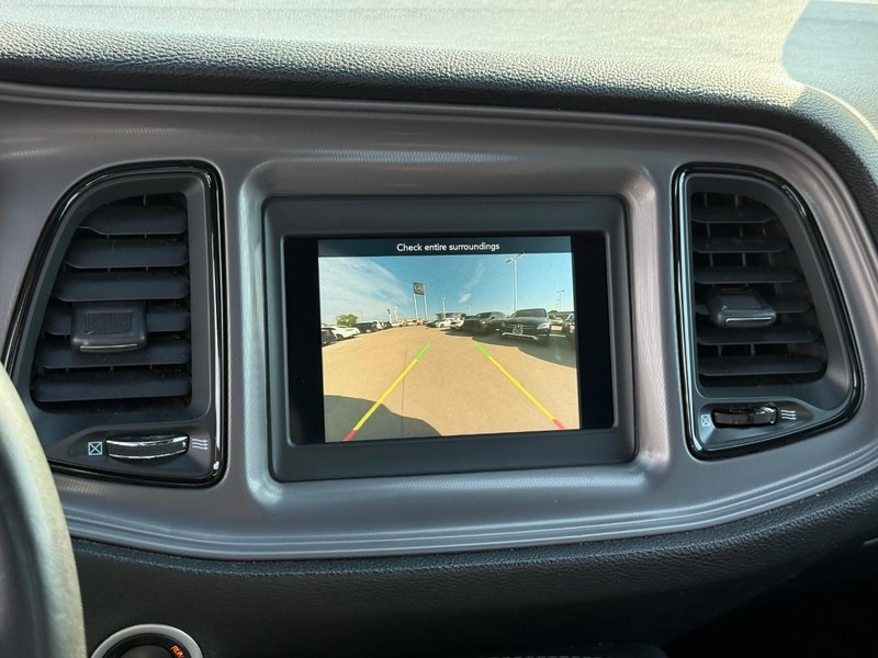 Dodge Challenger Vehicle Full-screen Gallery Image 17