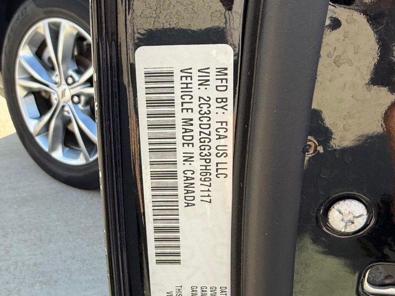 Dodge Challenger Vehicle Full-screen Gallery Image 18