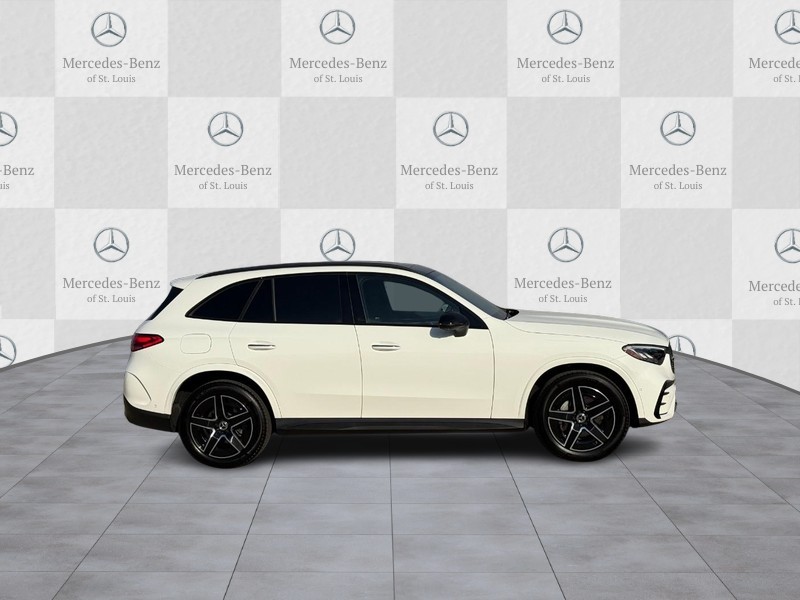 Mercedes-Benz GLC Vehicle Full-screen Gallery Image 2