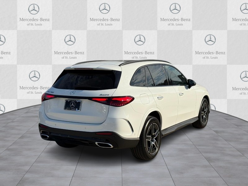 Mercedes-Benz GLC Vehicle Full-screen Gallery Image 3