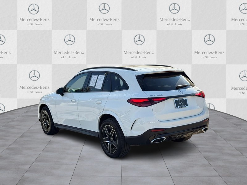 Mercedes-Benz GLC Vehicle Full-screen Gallery Image 4