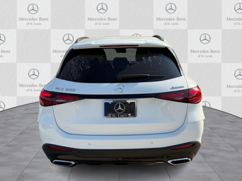 Mercedes-Benz GLC Vehicle Full-screen Gallery Image 6