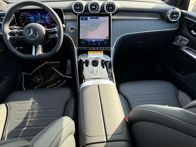 Mercedes-Benz GLC Vehicle Full-screen Gallery Image 13
