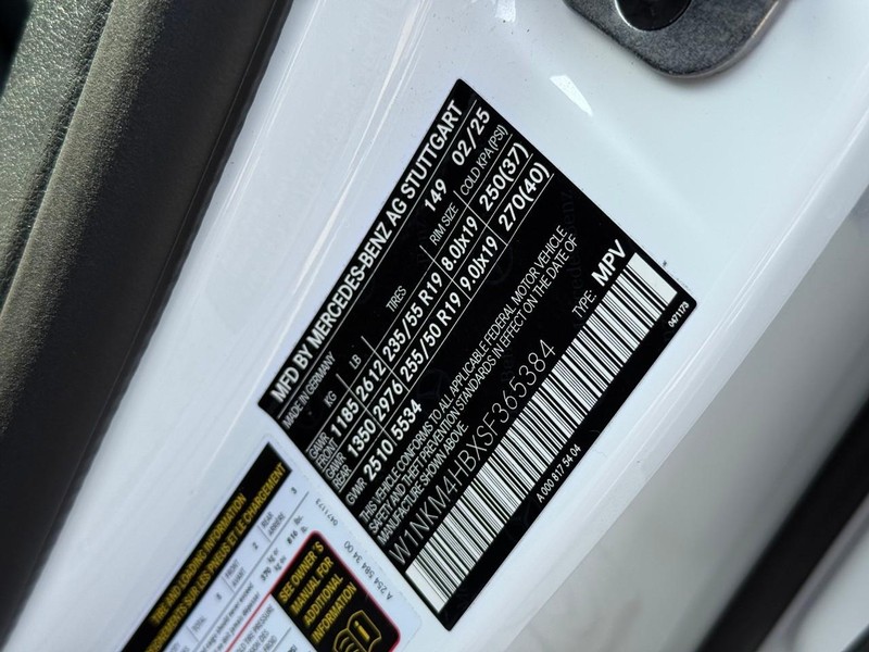 Mercedes-Benz GLC Vehicle Full-screen Gallery Image 25