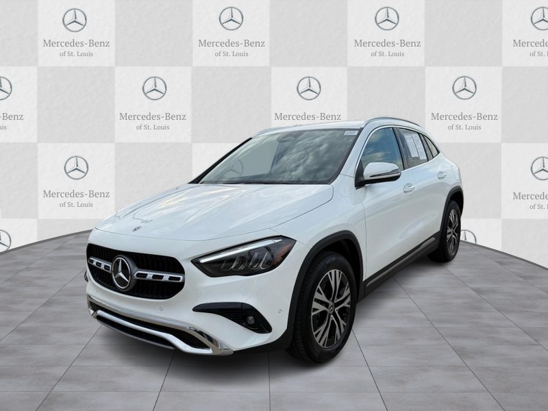 Mercedes-Benz GLA Vehicle Full-screen Gallery Image 5