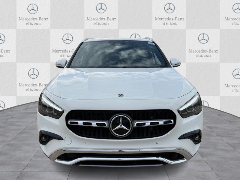 Mercedes-Benz GLA Vehicle Full-screen Gallery Image 7