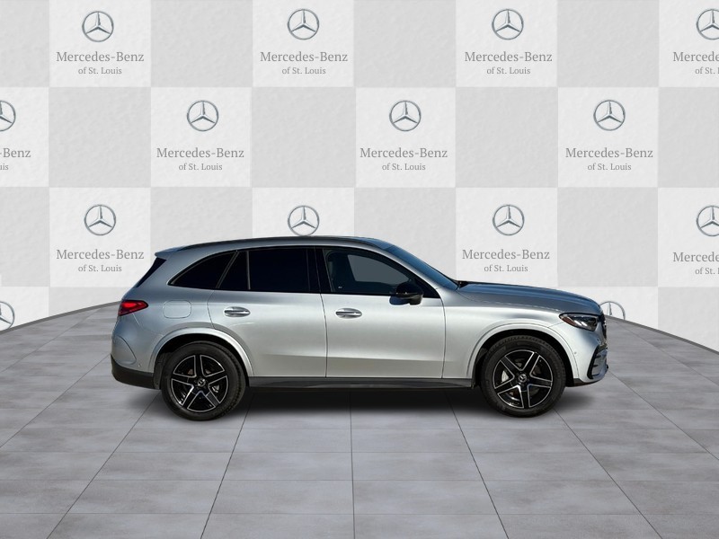 Mercedes-Benz GLC Vehicle Full-screen Gallery Image 2