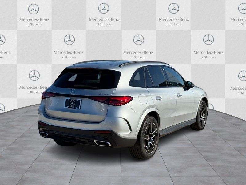 Mercedes-Benz GLC Vehicle Full-screen Gallery Image 3