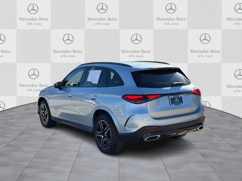 Mercedes-Benz GLC Vehicle Full-screen Gallery Image 4