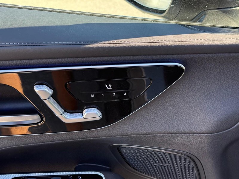 Mercedes-Benz GLC Vehicle Full-screen Gallery Image 18