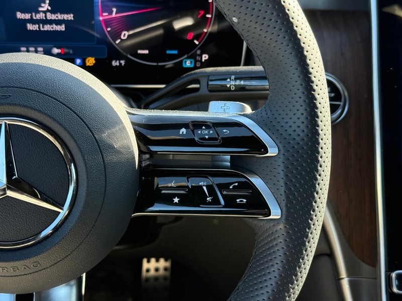 Mercedes-Benz GLC Vehicle Full-screen Gallery Image 21