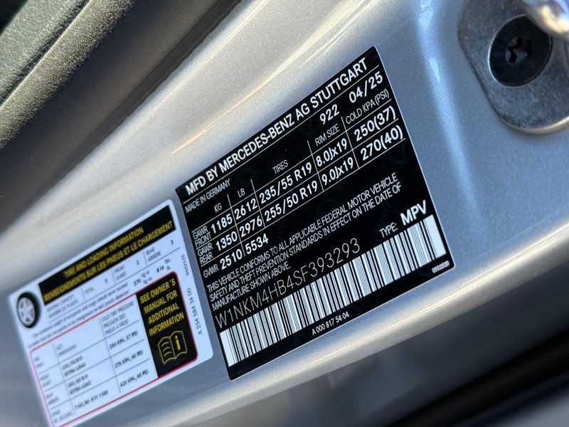 Mercedes-Benz GLC Vehicle Full-screen Gallery Image 24