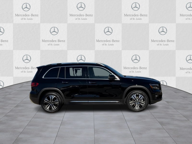 Mercedes-Benz GLB Vehicle Full-screen Gallery Image 2