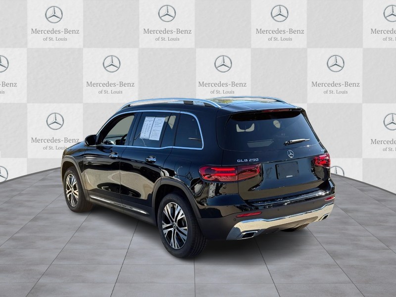 Mercedes-Benz GLB Vehicle Full-screen Gallery Image 4