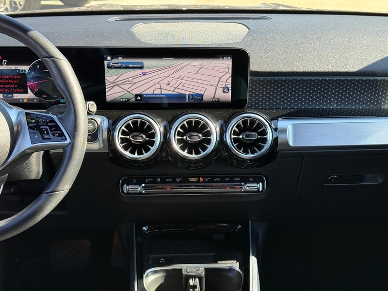 Mercedes-Benz GLB Vehicle Full-screen Gallery Image 15