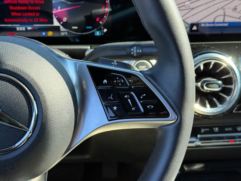 Mercedes-Benz GLB Vehicle Full-screen Gallery Image 21