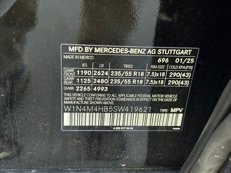 Mercedes-Benz GLB Vehicle Full-screen Gallery Image 23