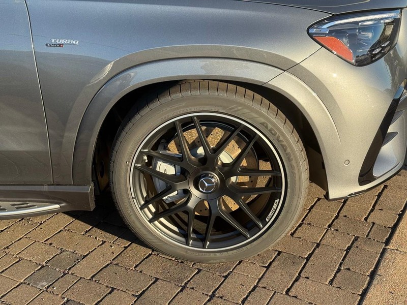 Mercedes-Benz GLE Vehicle Full-screen Gallery Image 4