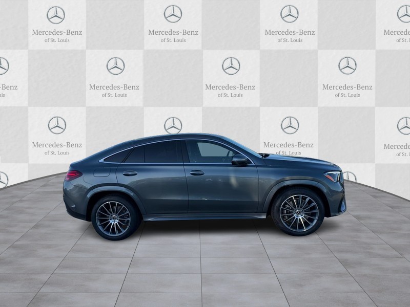 Mercedes-Benz GLE Vehicle Full-screen Gallery Image 2