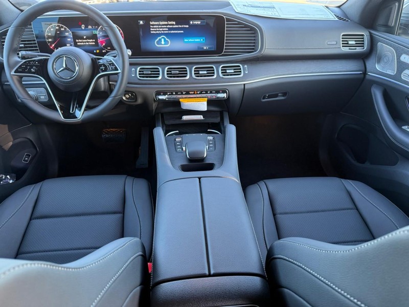 Mercedes-Benz GLE Vehicle Full-screen Gallery Image 7